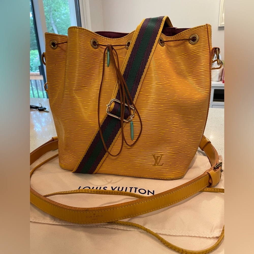 Authentic Louis Vuitton epi petite noe.